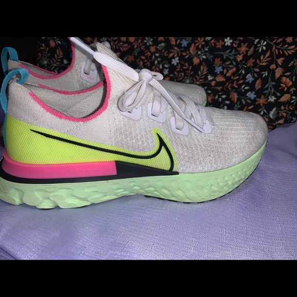 Nike React Infinity Run FK White/Black-Volt-Pink Glow CZ7993-100 - Picture 5 of 7